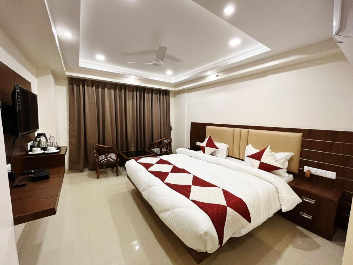 Hotel Mk Grand Varanasi Exterior photo
