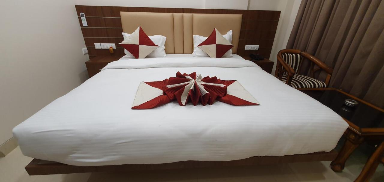 Hotel Mk Grand Varanasi Exterior photo
