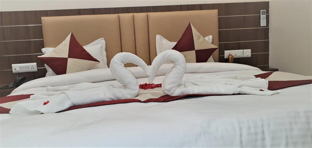 Hotel Mk Grand Varanasi Exterior photo