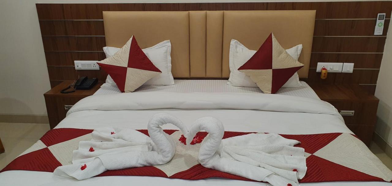 Hotel Mk Grand Varanasi Exterior photo