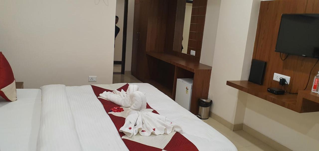 Hotel Mk Grand Varanasi Exterior photo